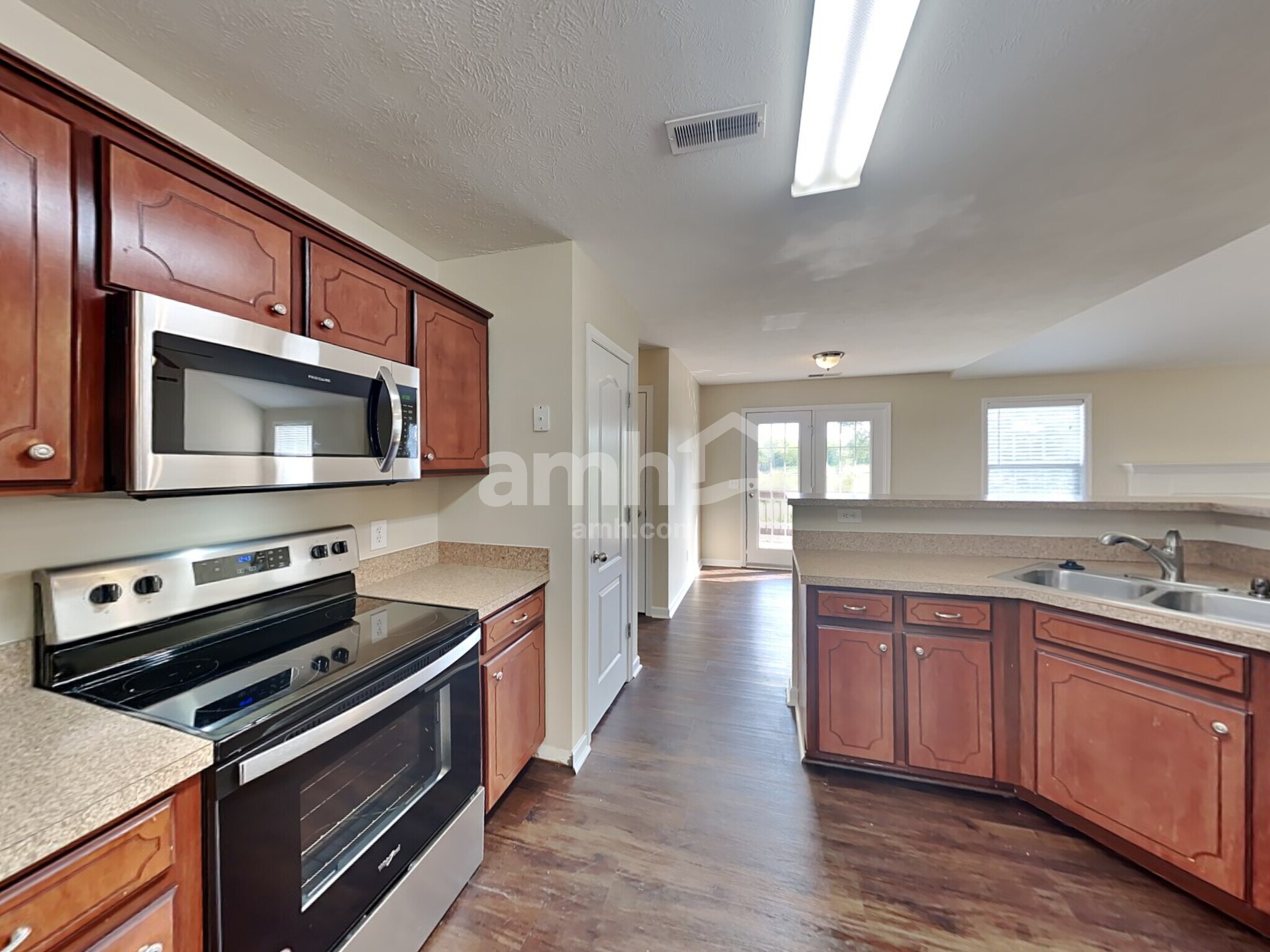 Building Photo - 733 Clear Cir