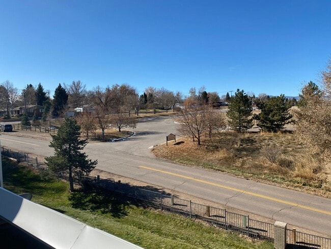 Building Photo - NICE TOP FLOOR APARTMENT IN LITTLETON!!!