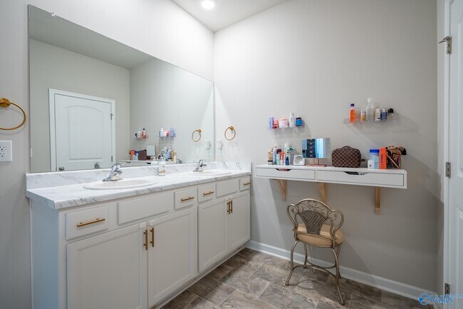 Building Photo - 117 Red Fox Wy