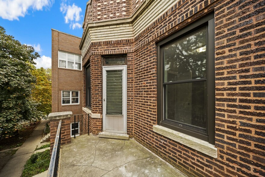 Building Photo - 2325 W Rice St