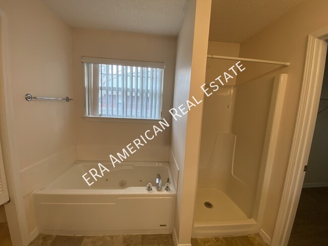 Building Photo - ***MOVE IN SPECIAL- First Full Month Rent ...