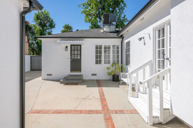 Building Photo - 16812 Addison St