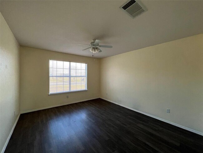 Building Photo - 116 Remington Dr