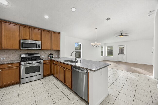 Building Photo - 5427 Stonegate Dr