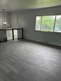 Building Photo - 1075 Gillingham Rd