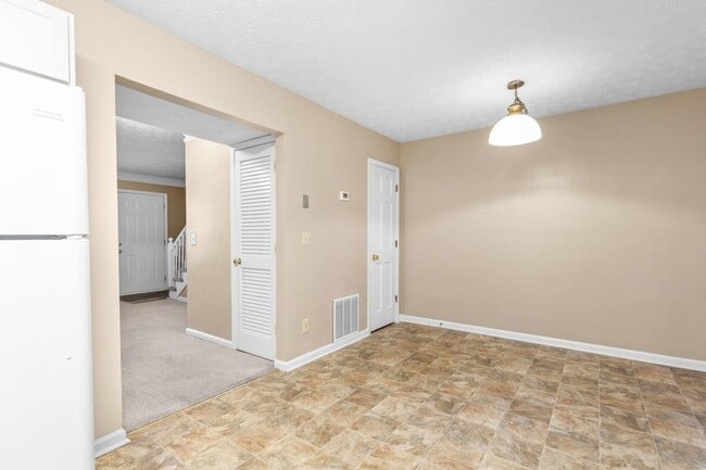 Building Photo - 375 Dixie Ct