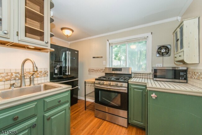 Building Photo - 37 Embury Pl