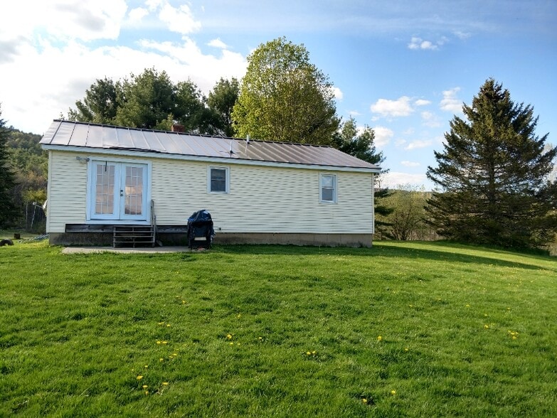 Building Photo - 1408 Latham Rd