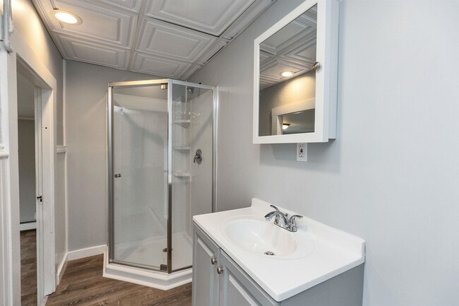 Building Photo - 27 School St