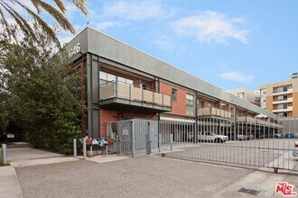 Building Photo - 1046 Princeton Dr