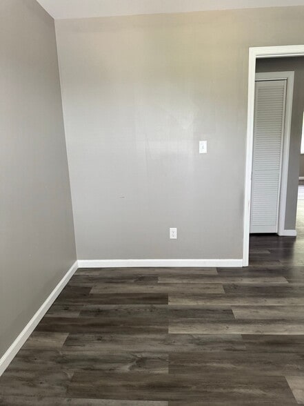 Building Photo - 113 Sandstone Ct