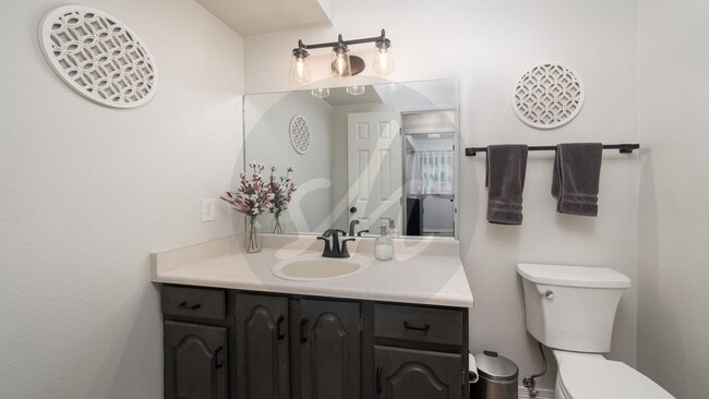 Building Photo - Remodeled Gem in Briargate