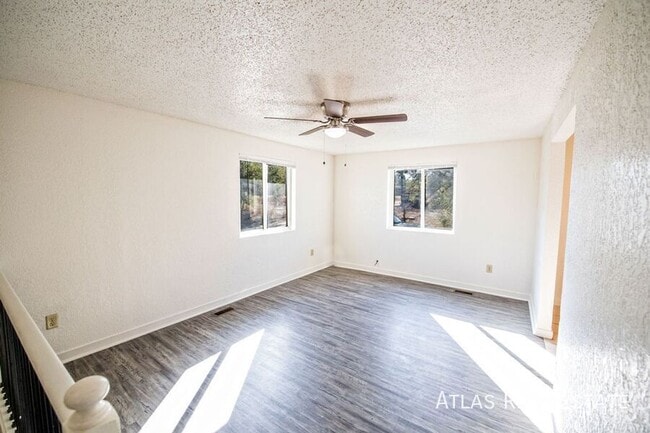 Building Photo - 2001 W Caspian Pl