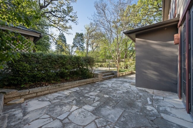 Building Photo - 1301 Kent Ln