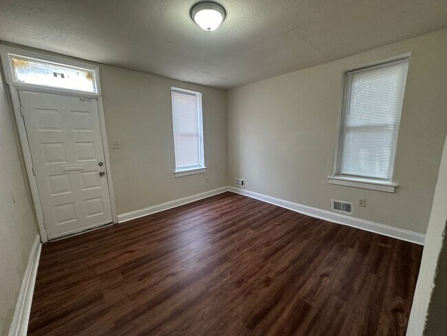 Building Photo - NEWLY UPDATED 4 BED 1 BATH HOME FOR RENT.