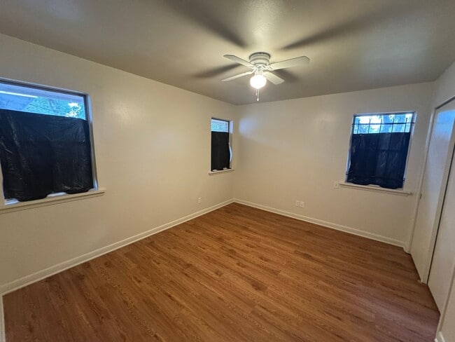 Building Photo - Perfect Family Home