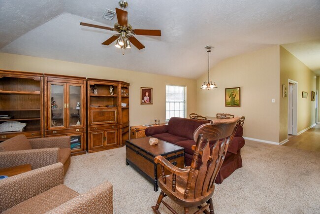 Building Photo - 14915 Willow Hearth Dr