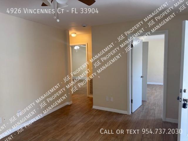 Building Photo - 4926 Vincennes Ct