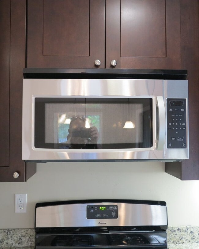 Building Photo - Charming 3 Bedroom & 2.5 Bathroom Available in Atascadero!