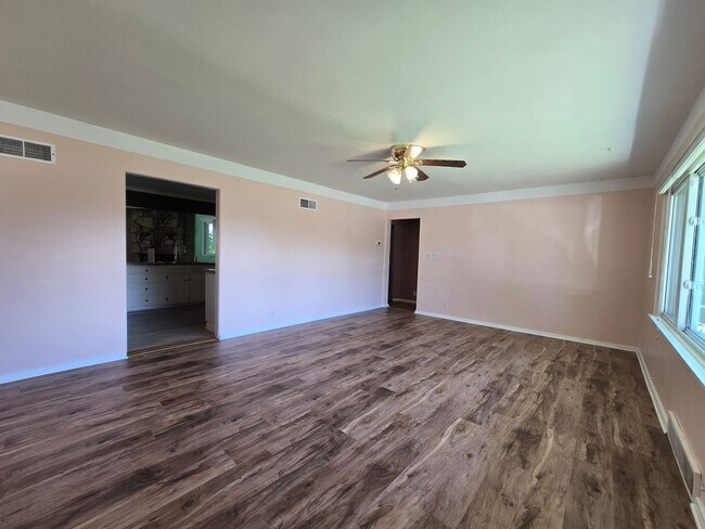 Building Photo - Spacious 4 Bedroom Home with Solar Panels, Fully Fenced Yard on Rimrock Rd