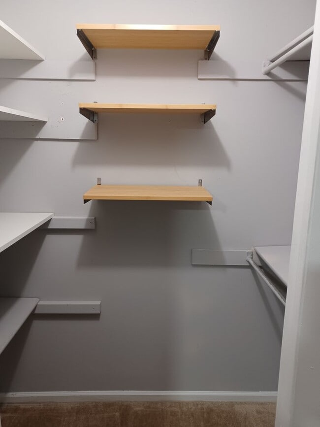 Building Photo - Spacious 3 BR townhouse in VA Beach with a garage