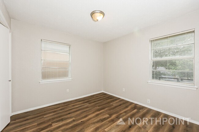 Building Photo - 4 BR/2BA | Newly Renovated Single Family Home | Covered Patio  | Fenced backyard!