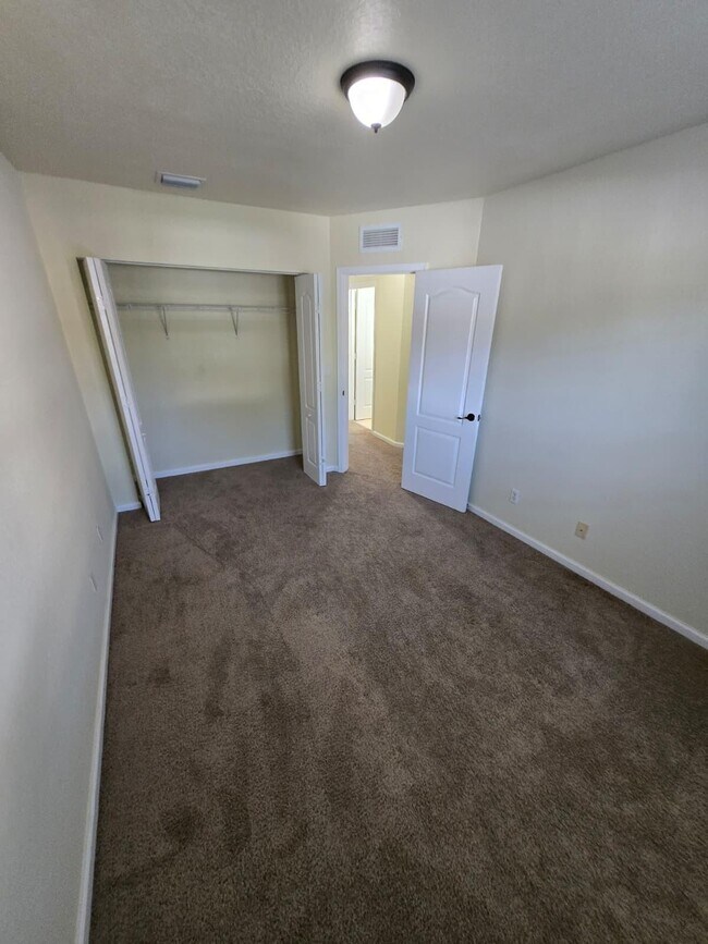 Building Photo - 4701 Cohune Palm Ct
