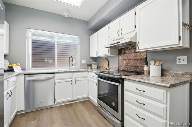 Building Photo - 5555 E Briarwood Ave
