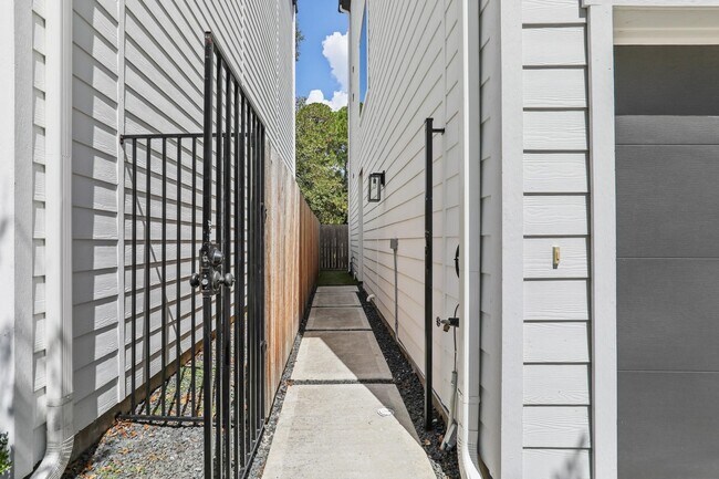 Building Photo - 4528 Curtin Park Ct
