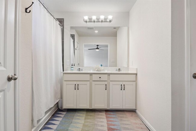 Building Photo - 2204 Land Grant Wy