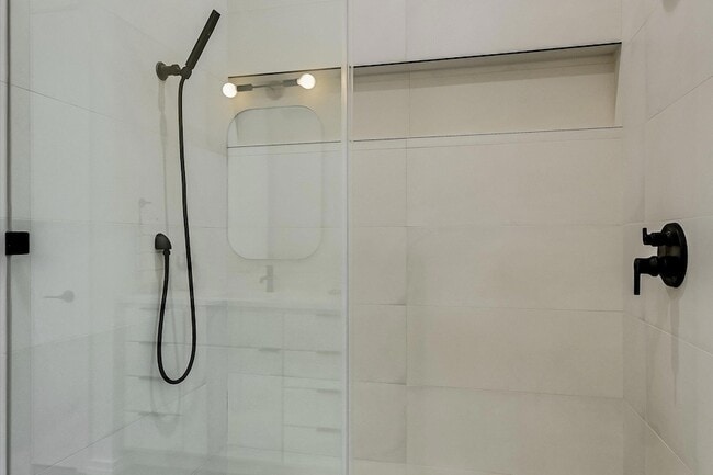 Building Photo - 410 W Alpine Rd