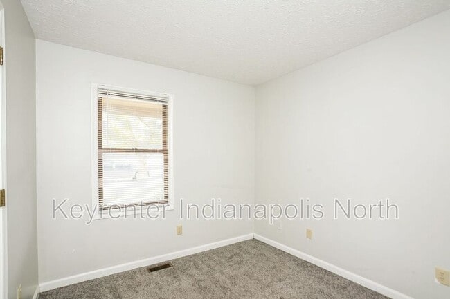 Building Photo - 140 N Cherry St