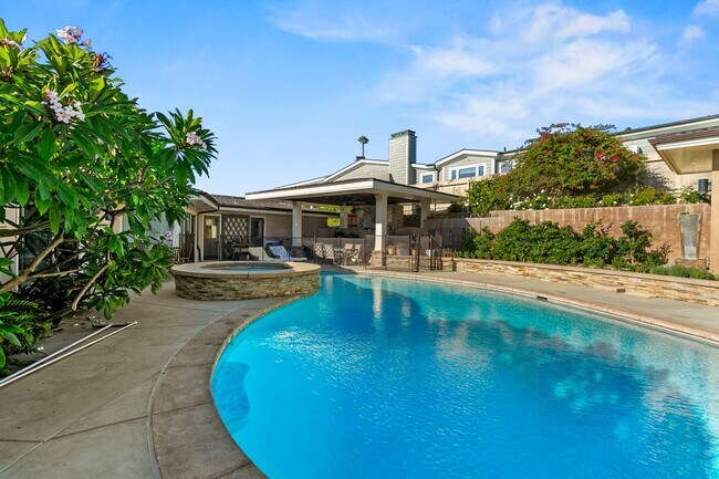 Building Photo - Newly-Built, Fully-Furnished ADU in Corona...