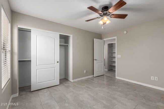 Building Photo - 3888 E Bancroft Ct