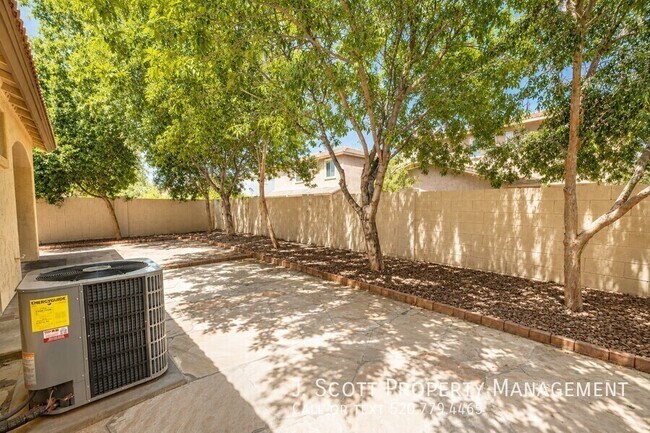 Building Photo - 4172 E Santa Fe Ln
