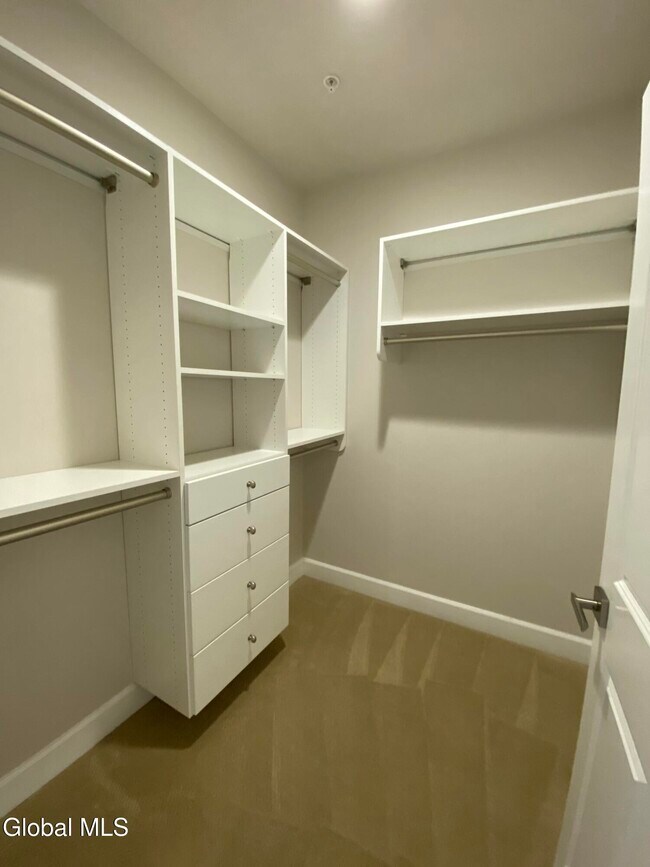 Building Photo - 2 West Ave