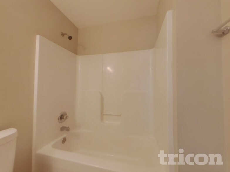 Building Photo - 27 Pleasant Forest Dr