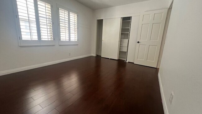 Building Photo - Elegant House in Playa Del ray