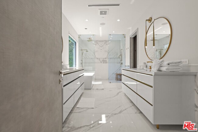 Building Photo - 13812 Cumpston St