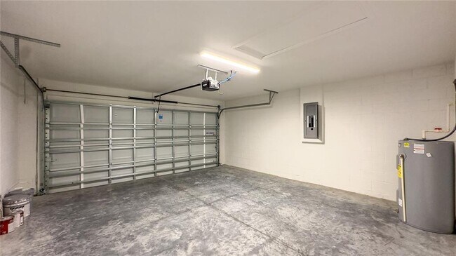 Building Photo - 40 Maple Ln