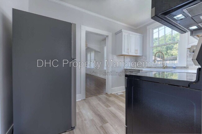 Building Photo - 3120 Pierpont Ave