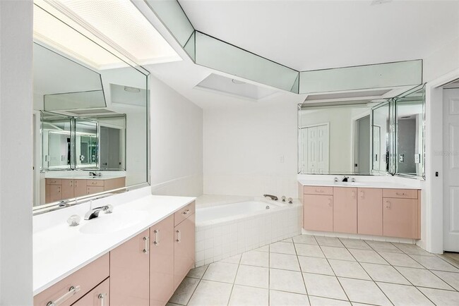 Building Photo - 5 Cache Cay Dr