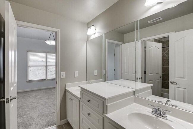 Building Photo - 4537 Grandview Pkwy