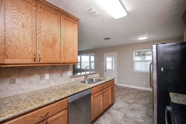 Building Photo - 13607 Elm Ct