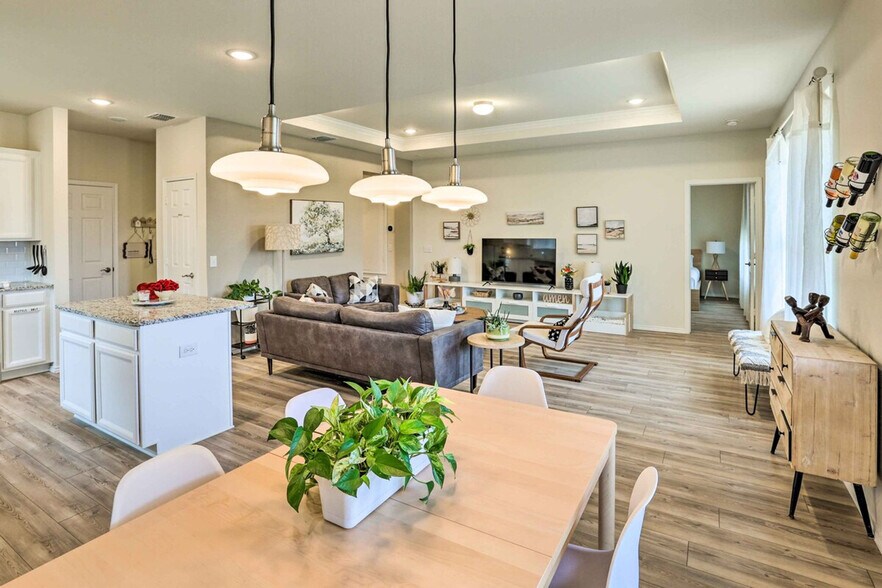 Building Photo - 1129 Bluespire Dr