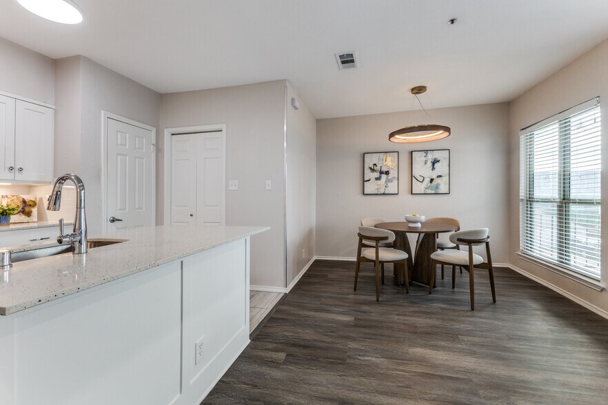 Building Photo - 4501 Druid Ln