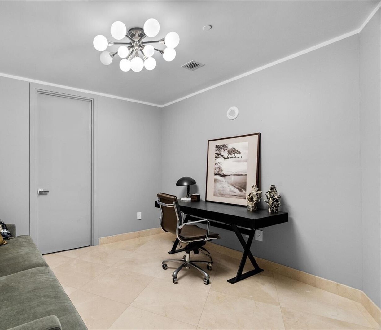 Building Photo - 16001 Collins Ave