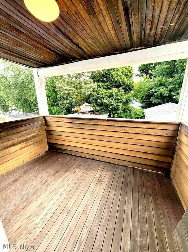 Building Photo - 1303 Lakeland Ave