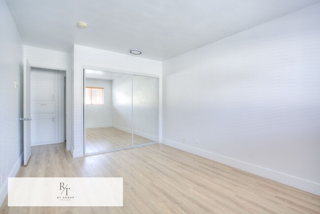 Building Photo - Remodeled 1-Bedroom Condo in Prime Hancock...