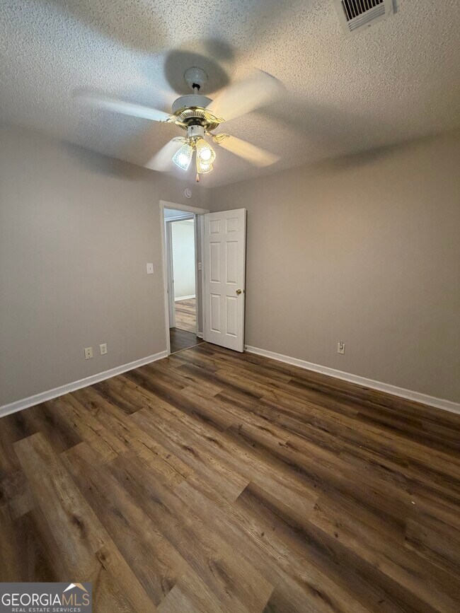 Building Photo - 3020 Meadow Glen Pass